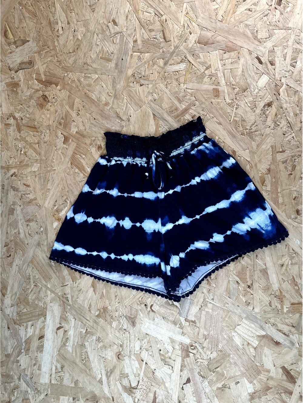 Joe Boxer Tie Dye Shorts Womens XS Blue White Smocked Elastic Waist Crochet Trim